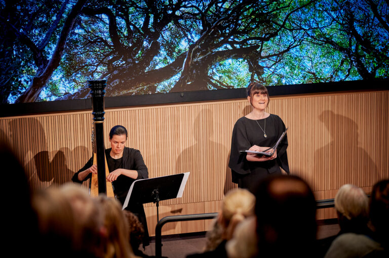 During the inauguration, newly composed music by Jacob Mühlrad was performed by Sofia Niklasson (soprano) and Miriam Seltzer (harpist). Photo: Patrik Lundin